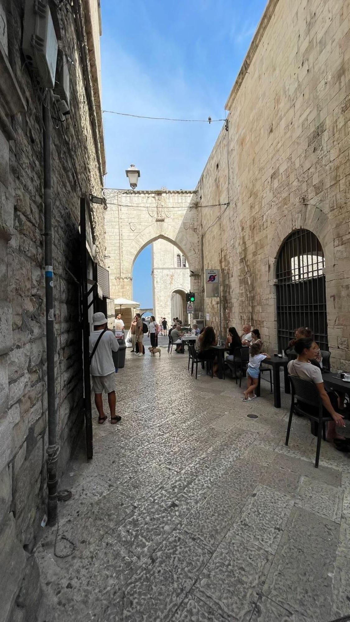 Locazione Turistica Madera Hotel Bari Luaran gambar